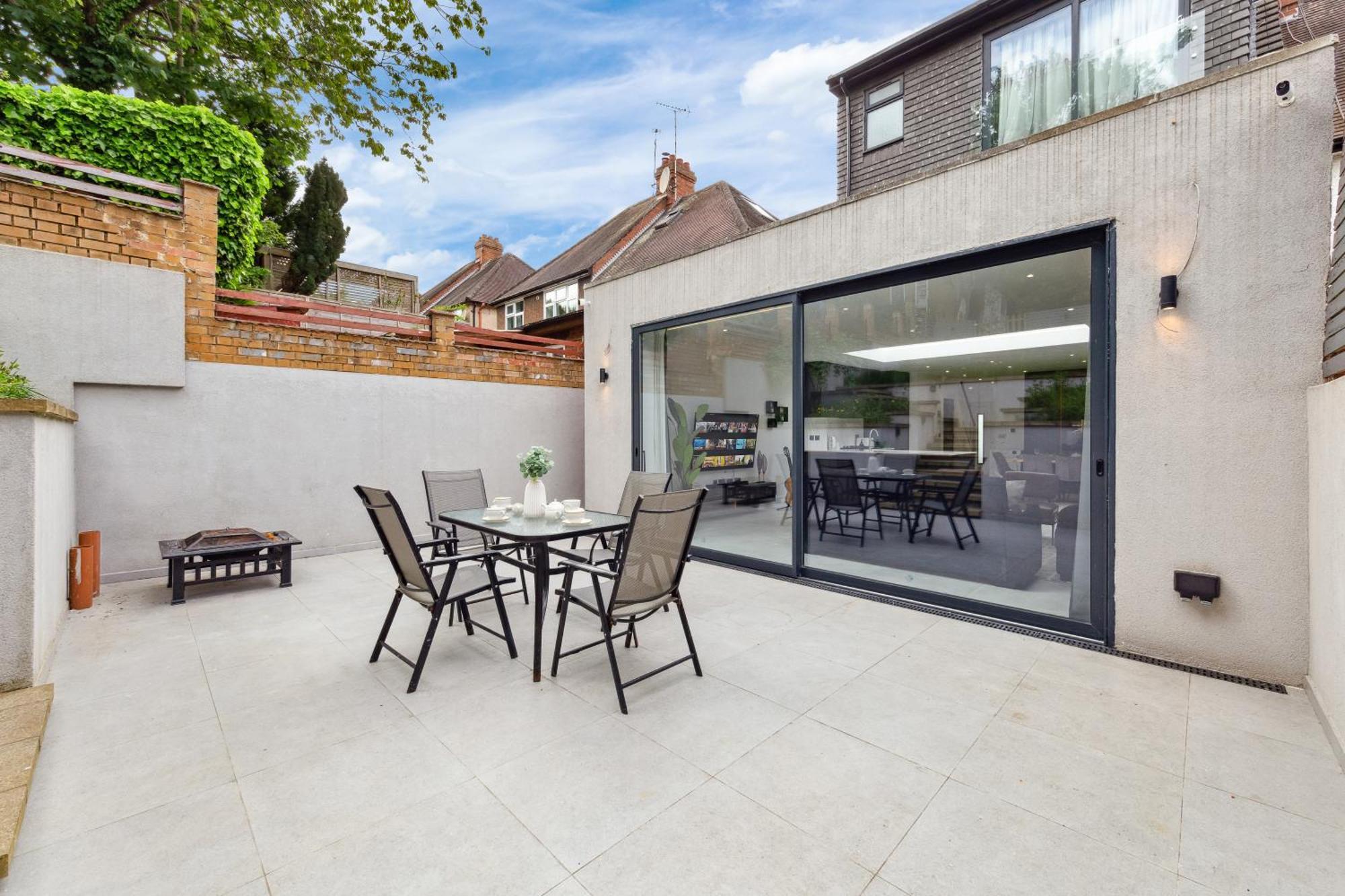 Long Stay- Friendly 5br, Near M1 & Airport Luton (Bedfordshire)