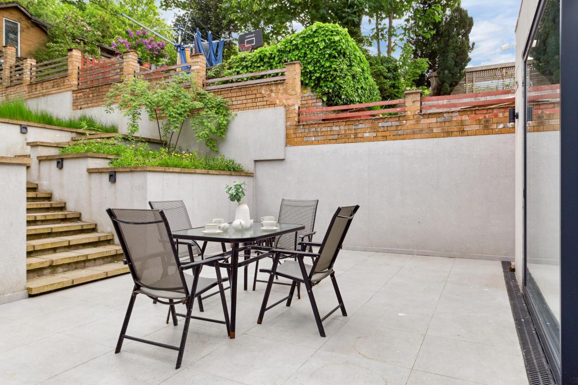 Holiday home Long Stay- Friendly 5br, Near M1 & Airport