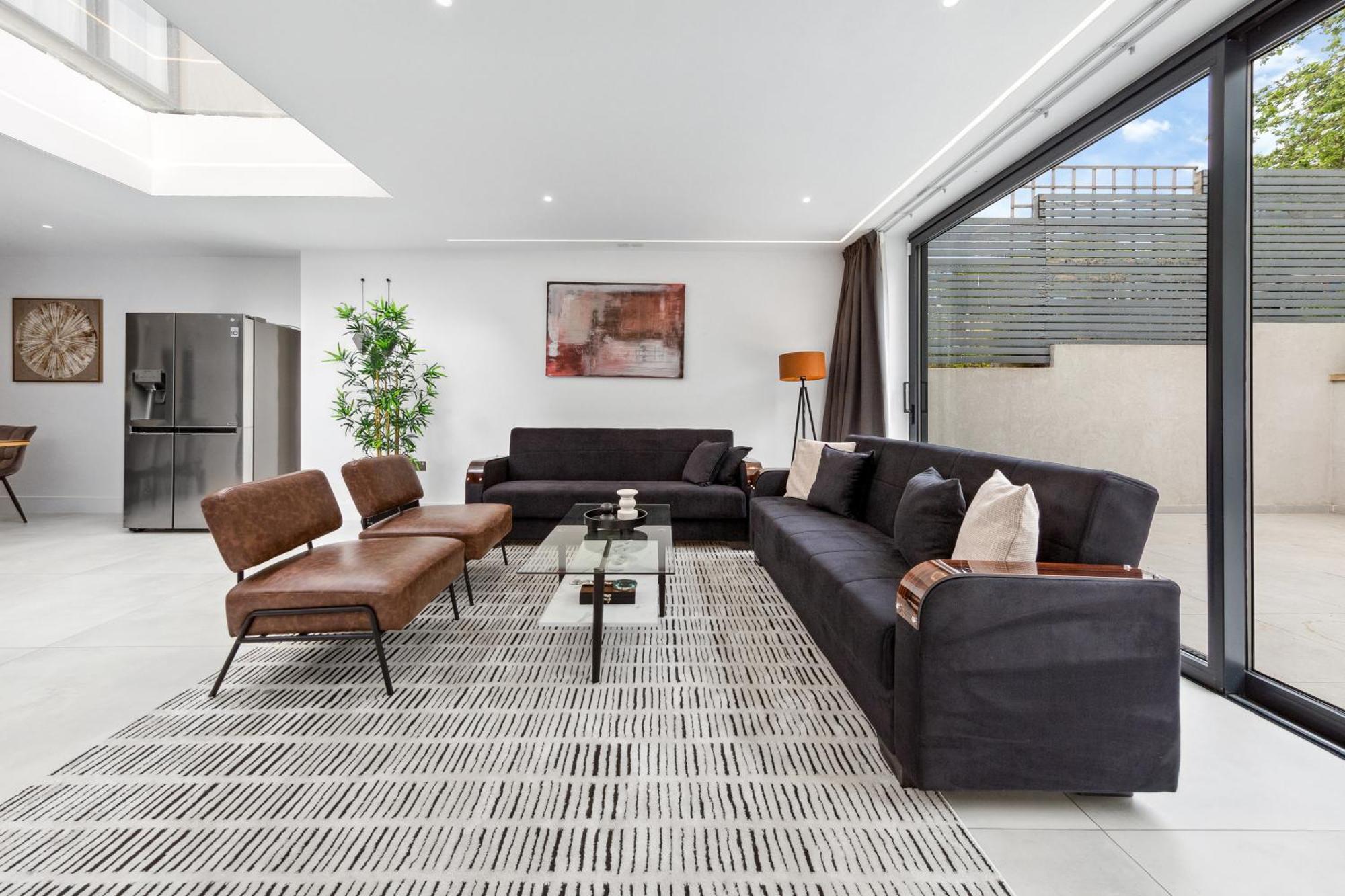 Long Stay- Friendly 5br, Near M1 & Airport Holiday home