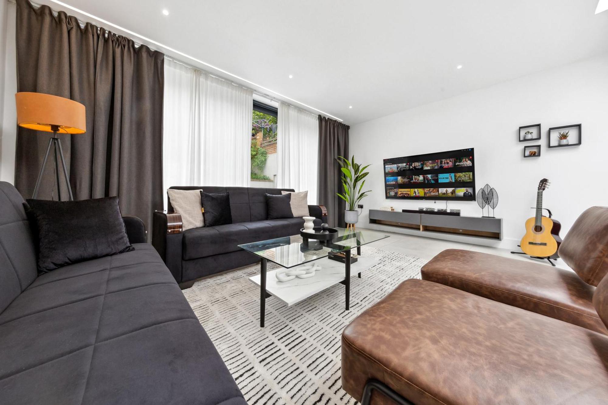 Long Stay- Friendly 5br, Near M1 & Airport Holiday home *