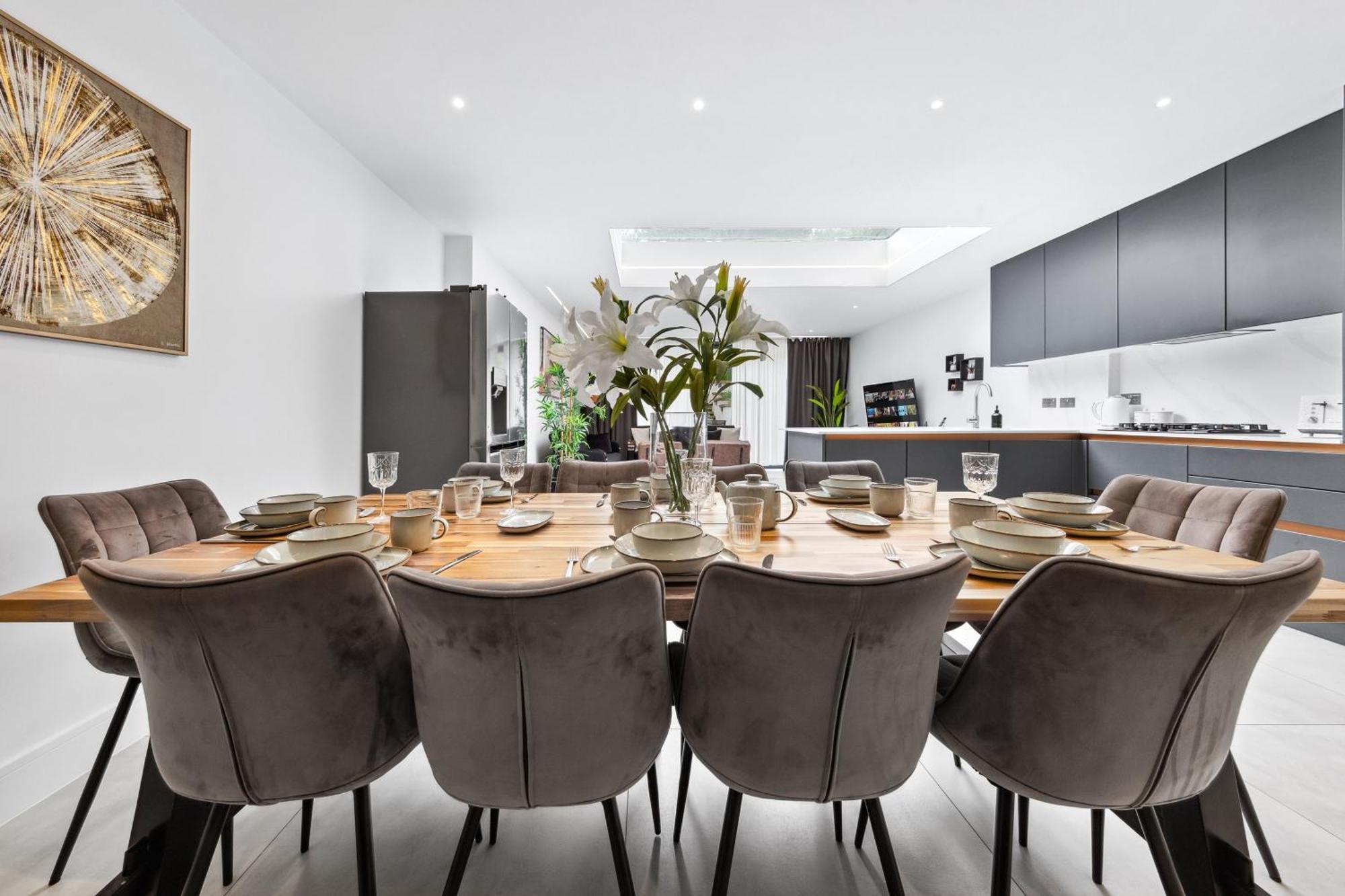 Long Stay- Friendly 5br, Near M1 & Airport Holiday home *
