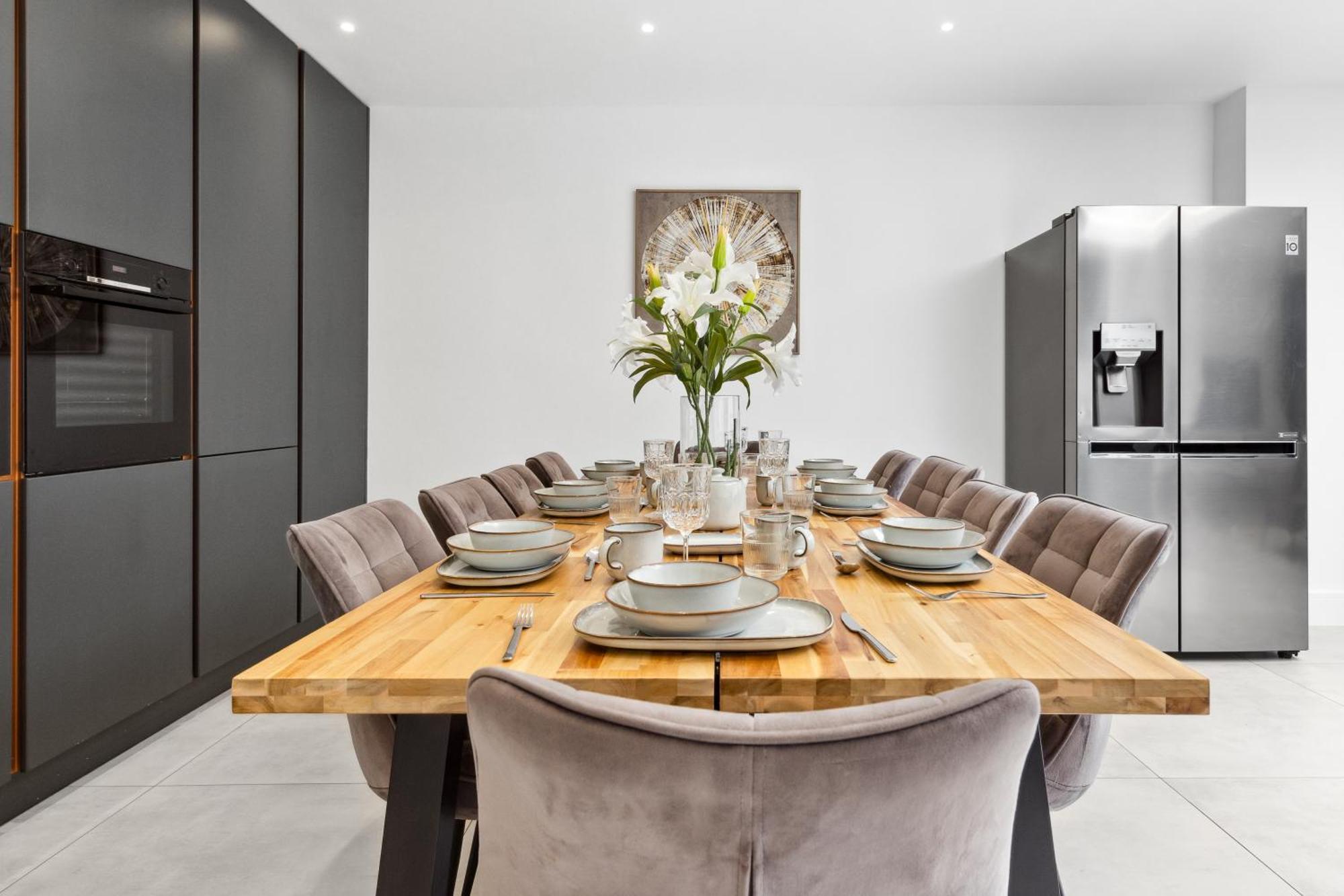 Holiday home Long Stay- Friendly 5br, Near M1 & Airport *