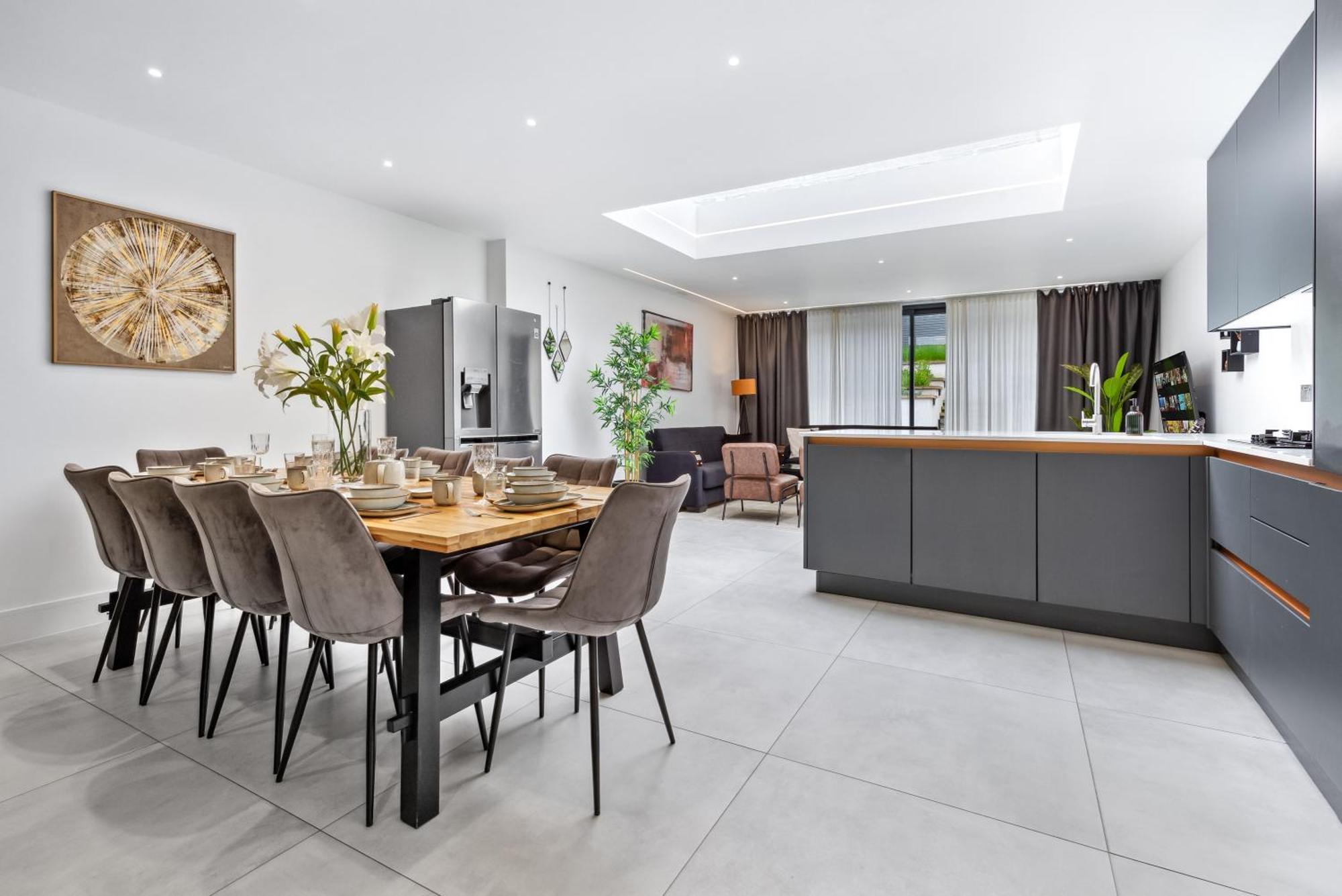 Long Stay- Friendly 5br, Near M1 & Airport *