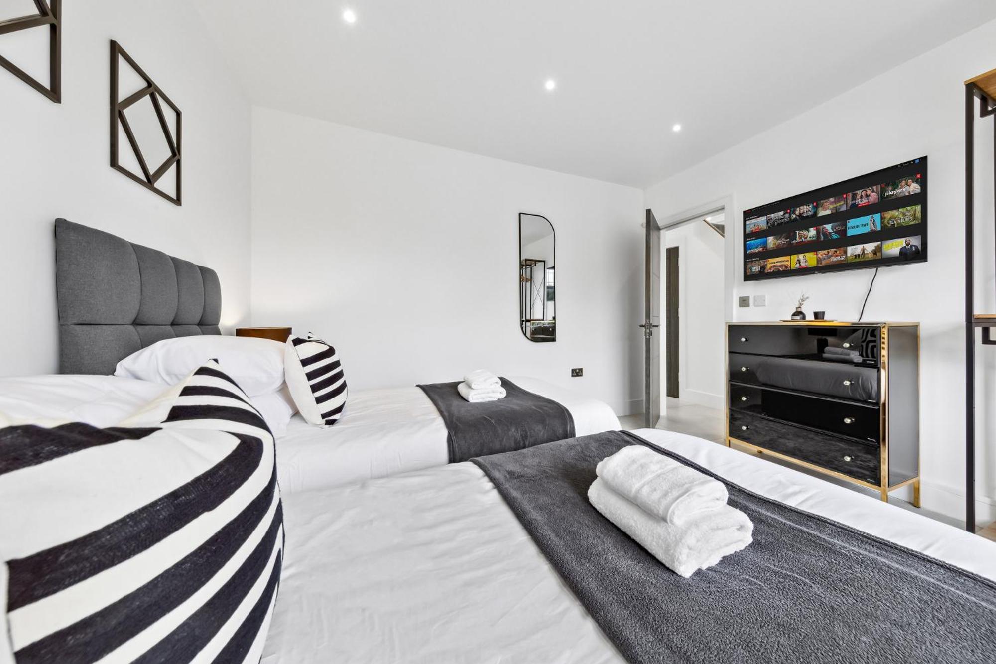 Holiday home Long Stay- Friendly 5br, Near M1 & Airport Luton (Bedfordshire)