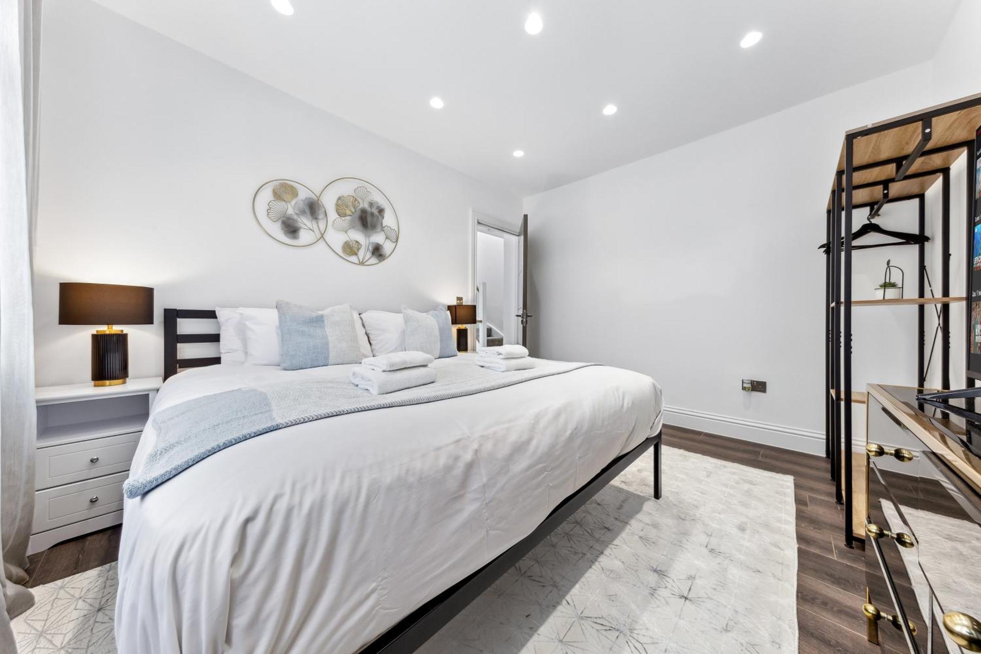 Long Stay- Friendly 5br, Near M1 & Airport Holiday home