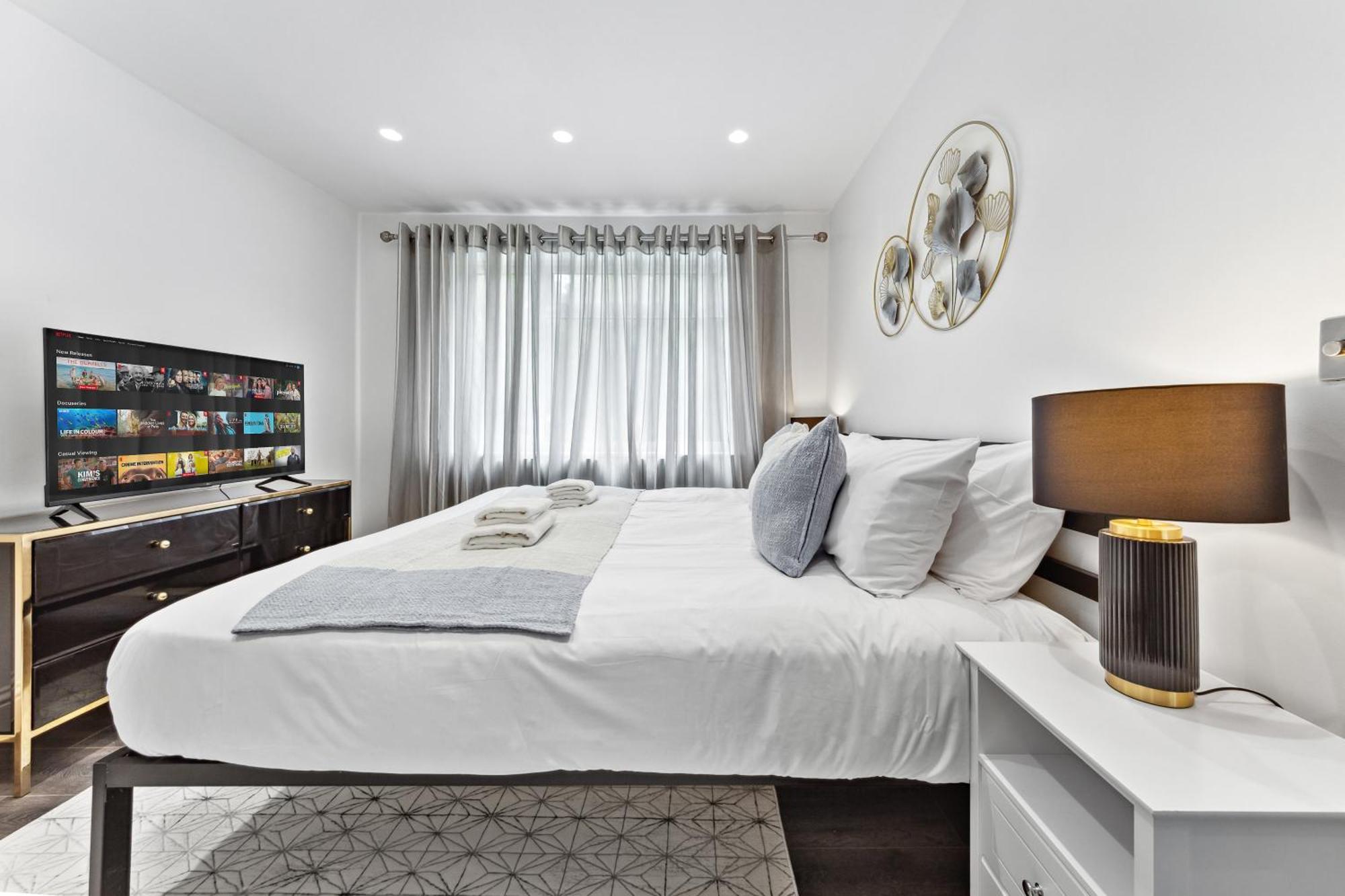 Long Stay- Friendly 5br, Near M1 & Airport
