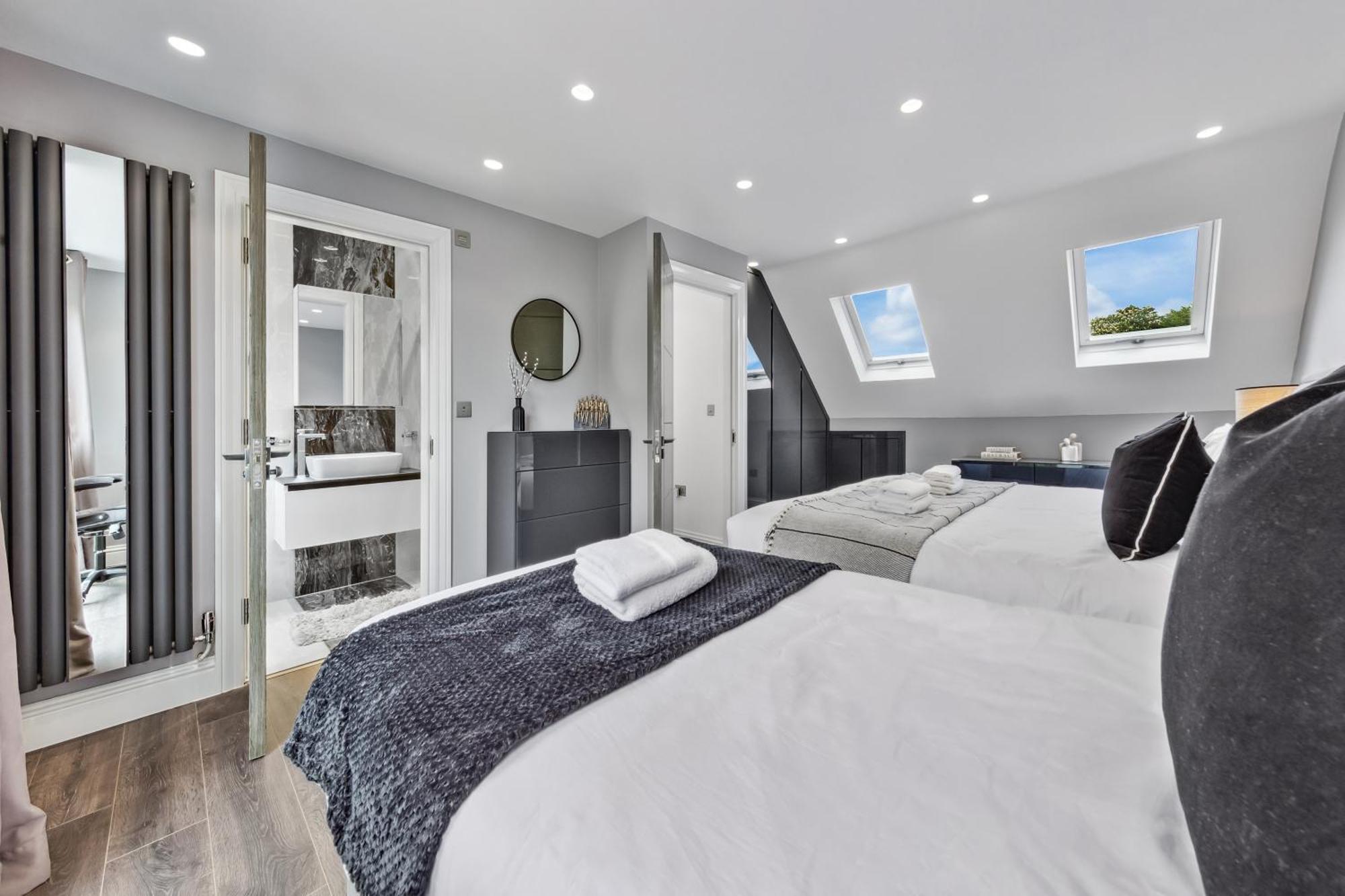 Long Stay- Friendly 5br, Near M1 & Airport Holiday home