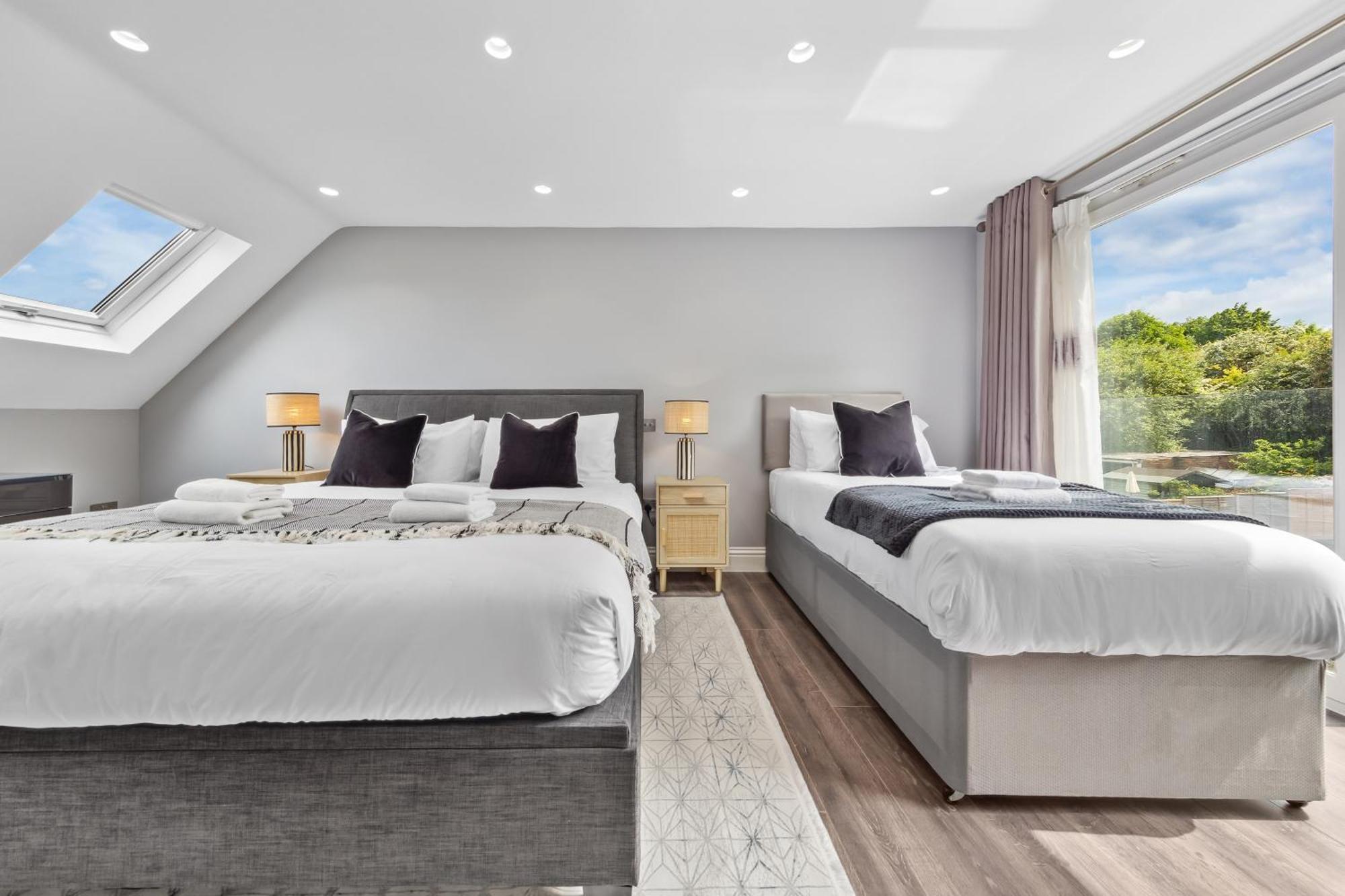 Holiday home Long Stay- Friendly 5br, Near M1 & Airport Luton (Bedfordshire)