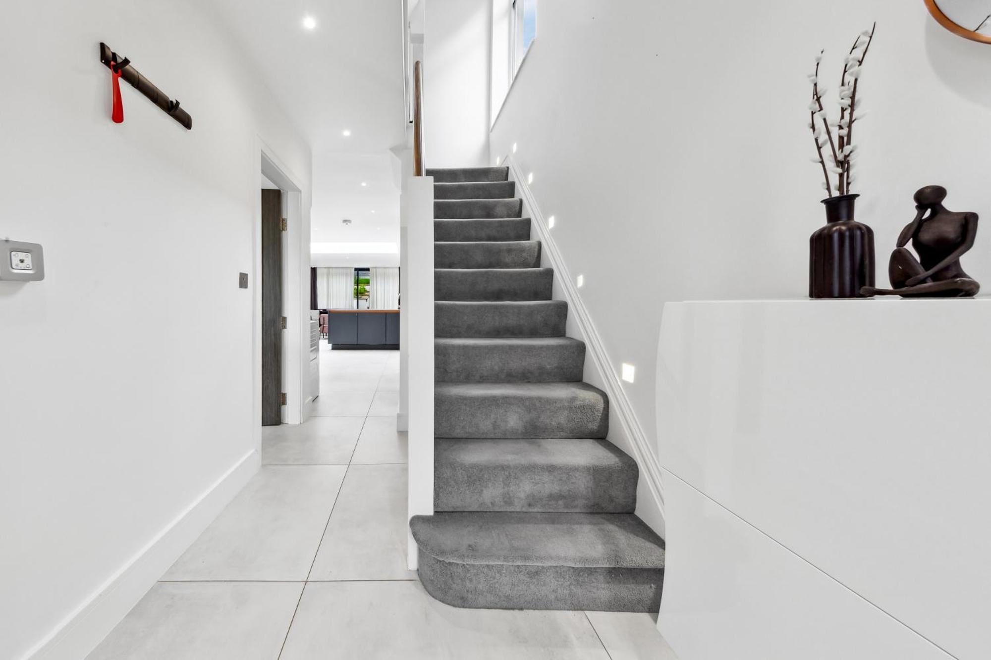 Holiday home Long Stay- Friendly 5br, Near M1 & Airport *