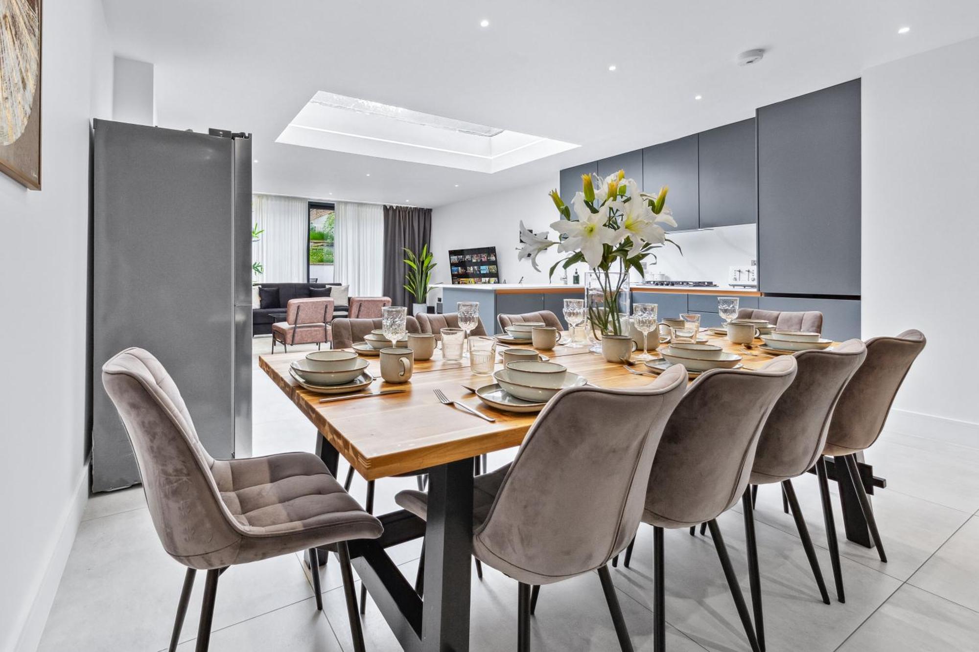 Long Stay- Friendly 5br, Near M1 & Airport Holiday home