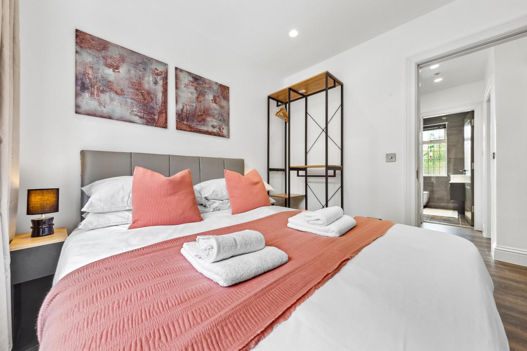 Long Stay- Friendly 5br, Near M1 & Airport Holiday home
